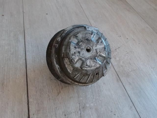 bontott MERCEDES-BENZ E-CLASS Motor Tartó Bak Jobb