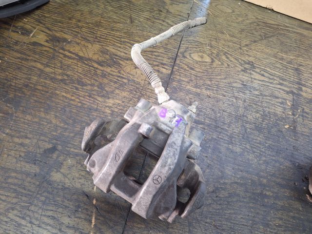 bontott MERCEDES-BENZ E-CLASS Bal hátsó Féknyereg Munkahengerrel