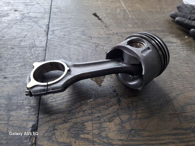 bontott MERCEDES-BENZ E-CLASS Dugattyú és Hajtókar