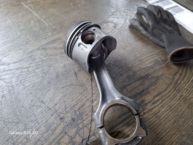 bontott MERCEDES-BENZ E-CLASS Dugattyú és Hajtókar