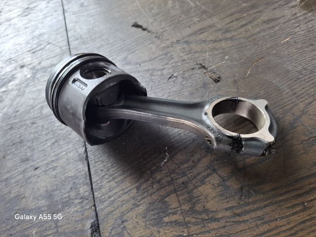 bontott MERCEDES-BENZ E-CLASS Dugattyú és Hajtókar