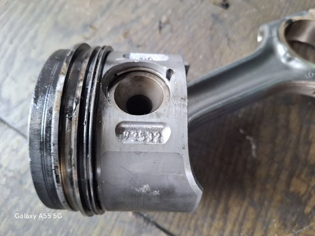 bontott MERCEDES-BENZ E-CLASS Dugattyú és Hajtókar