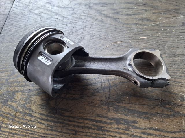 bontott MERCEDES-BENZ E-CLASS Dugattyú és Hajtókar