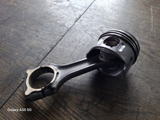 bontott MERCEDES-BENZ E-CLASS Dugattyú és Hajtókar