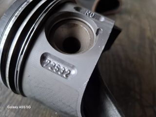 bontott MERCEDES-BENZ E-CLASS Dugattyú és Hajtókar