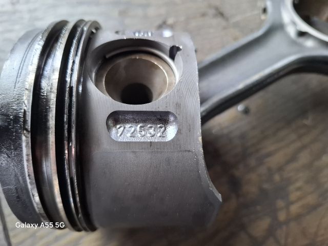 bontott MERCEDES-BENZ E-CLASS Dugattyú és Hajtókar