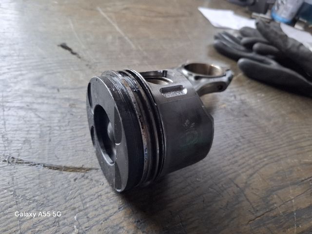 bontott MERCEDES-BENZ E-CLASS Dugattyú és Hajtókar