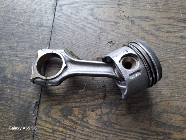 bontott MERCEDES-BENZ E-CLASS Dugattyú és Hajtókar