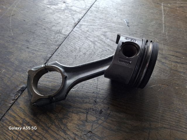 bontott MERCEDES-BENZ E-CLASS Dugattyú és Hajtókar