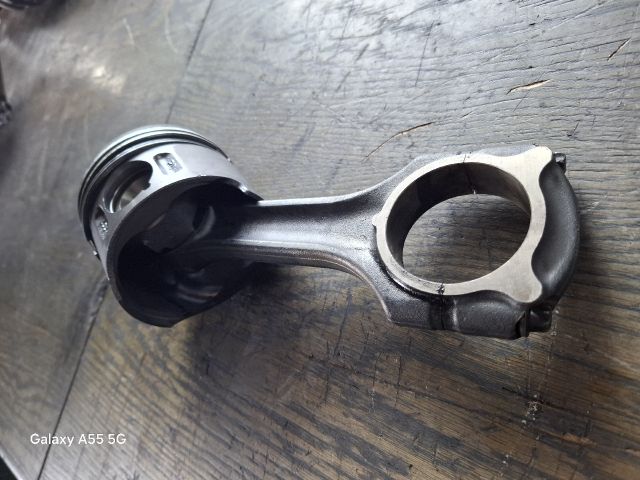 bontott MERCEDES-BENZ E-CLASS Dugattyú és Hajtókar