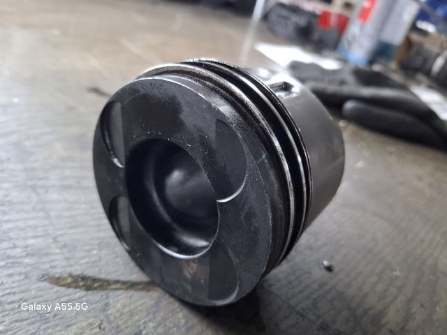 bontott MERCEDES-BENZ E-CLASS Dugattyú és Hajtókar