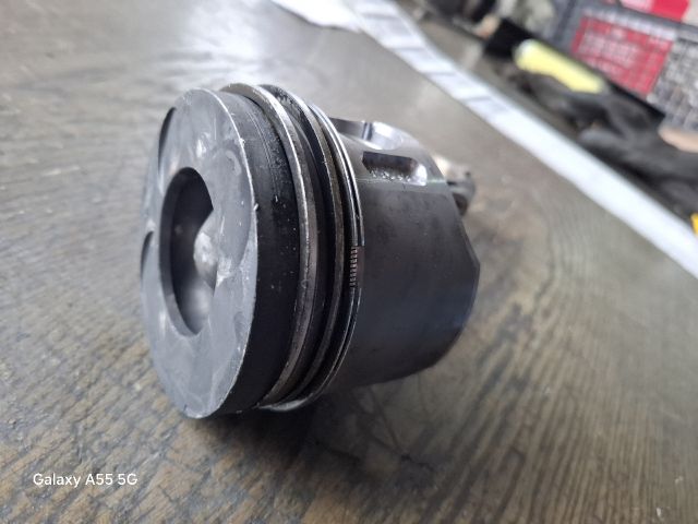 bontott MERCEDES-BENZ E-CLASS Dugattyú és Hajtókar