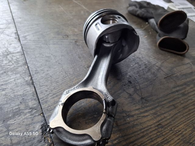 bontott MERCEDES-BENZ E-CLASS Dugattyú és Hajtókar