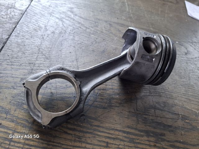 bontott MERCEDES-BENZ E-CLASS Dugattyú és Hajtókar