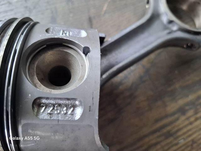 bontott MERCEDES-BENZ E-CLASS Dugattyú és Hajtókar