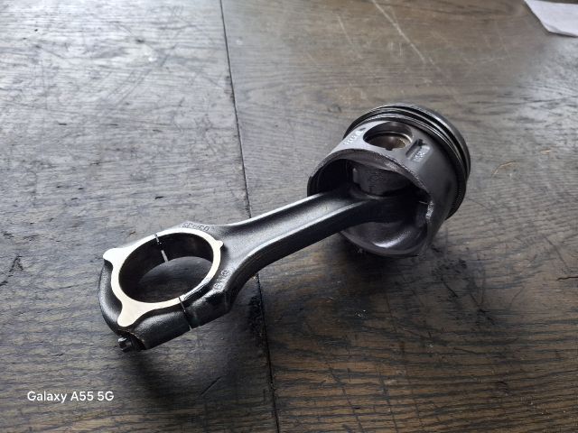 bontott MERCEDES-BENZ E-CLASS Dugattyú és Hajtókar