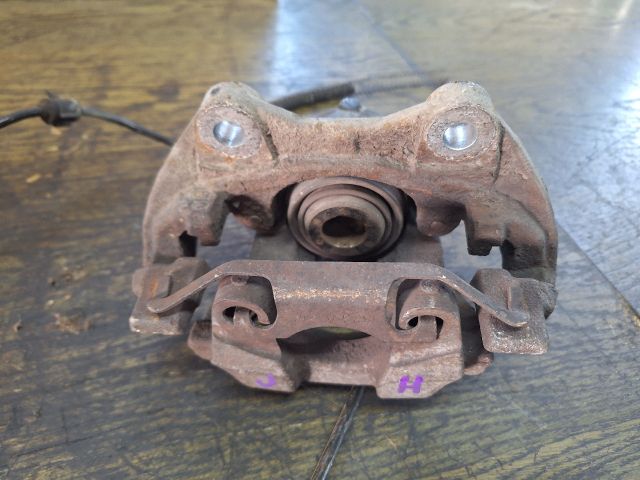 bontott MERCEDES-BENZ E-CLASS Jobb hátsó Féknyereg Munkahengerrel