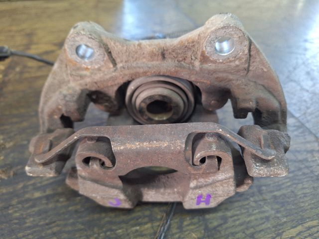 bontott MERCEDES-BENZ E-CLASS Jobb hátsó Féknyereg Munkahengerrel