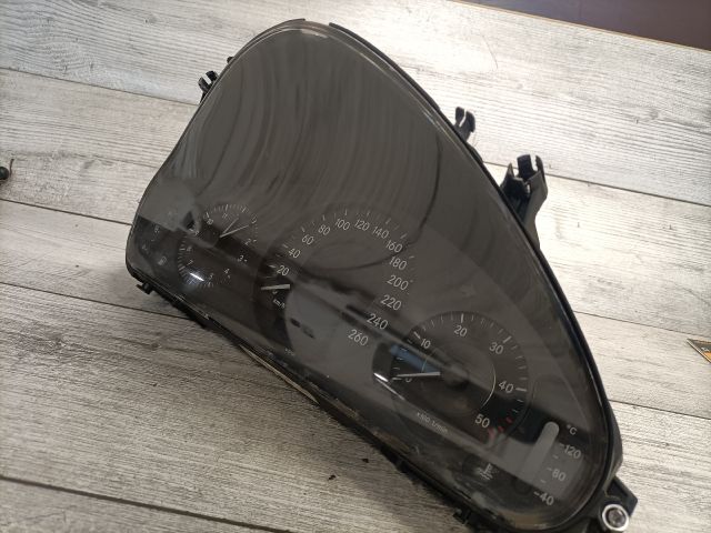 bontott MERCEDES-BENZ E-CLASS Kilométeróra