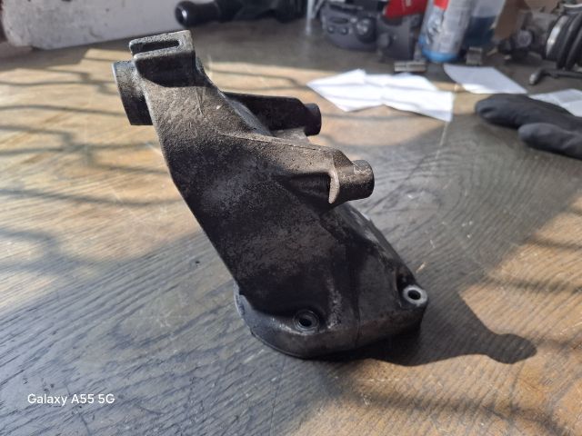 bontott MERCEDES-BENZ E-CLASS Motor Tartó Bak (Fém)