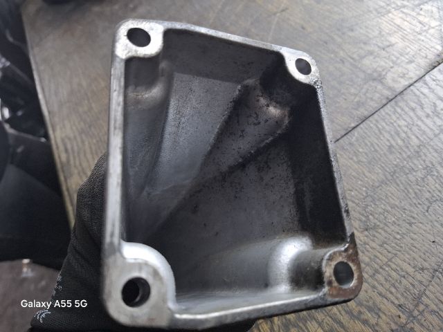 bontott MERCEDES-BENZ E-CLASS Motor Tartó Bak (Fém)