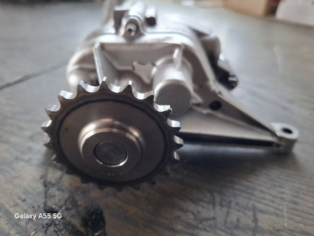 bontott MERCEDES-BENZ E-CLASS Olajszivattyú