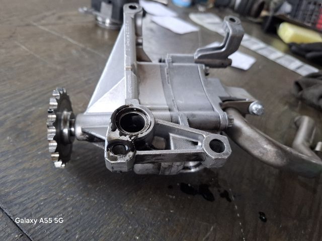 bontott MERCEDES-BENZ E-CLASS Olajszivattyú