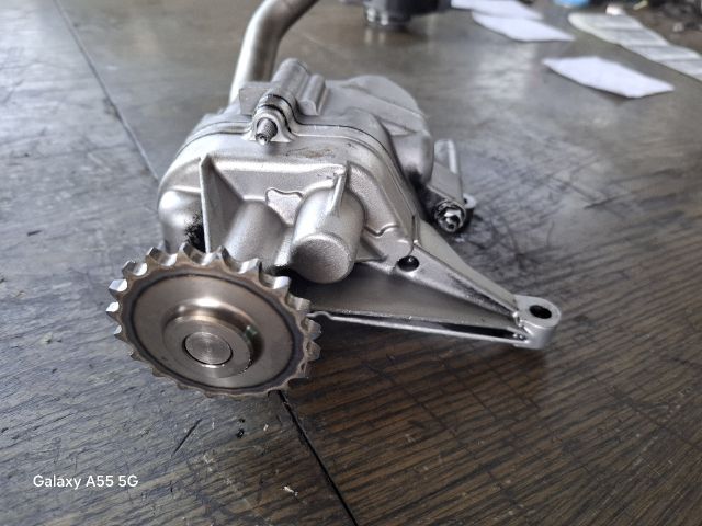 bontott MERCEDES-BENZ E-CLASS Olajszivattyú