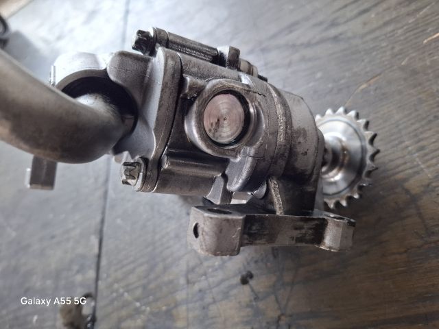 bontott MERCEDES-BENZ E-CLASS Olajszivattyú