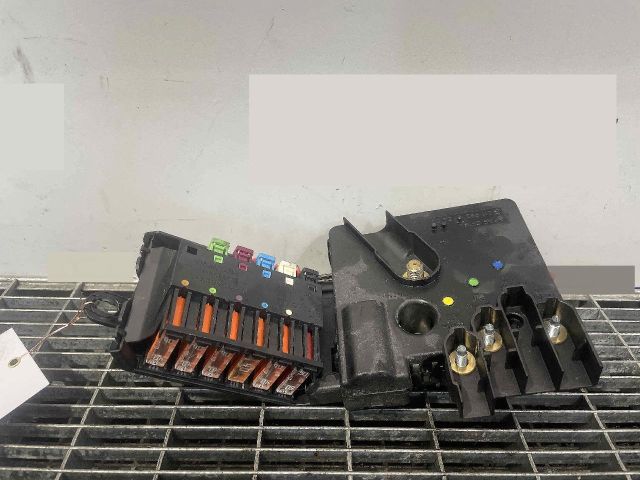 bontott MERCEDES-BENZ E-CLASS Biztosítéktábla Motortér