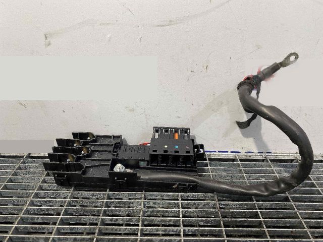 bontott MERCEDES-BENZ E-CLASS Biztosítéktábla Motortér