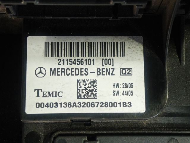 bontott MERCEDES-BENZ E-CLASS Biztosítéktábla Motortér