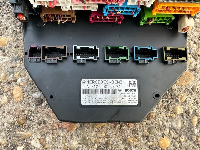 bontott MERCEDES-BENZ E-CLASS Biztosítéktábla Motortér