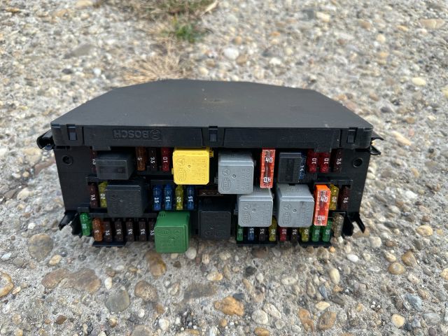 bontott MERCEDES-BENZ E-CLASS Biztosítéktábla Motortér