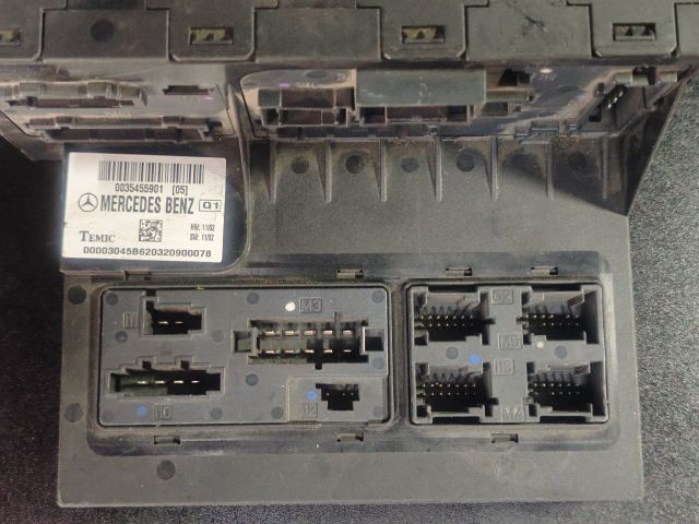 bontott MERCEDES-BENZ E-CLASS Biztosítéktábla Motortér