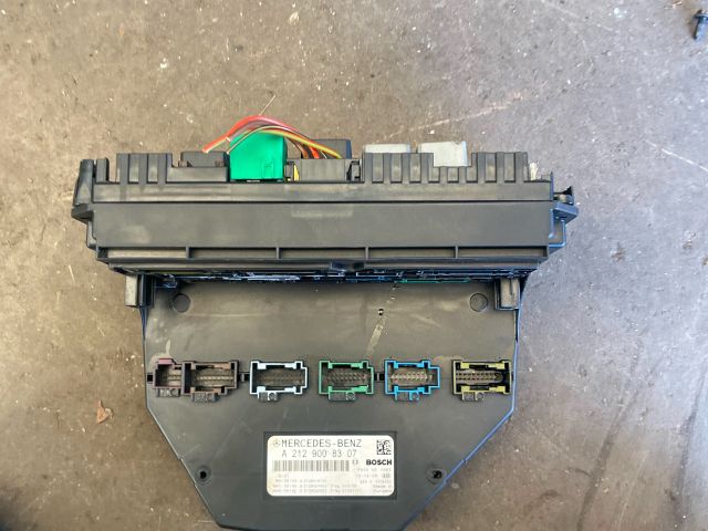 bontott MERCEDES-BENZ E-CLASS Biztosítéktábla Motortér