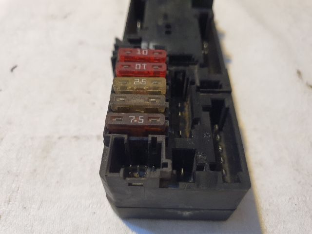 bontott MERCEDES-BENZ E-CLASS Biztosítéktábla Motortér