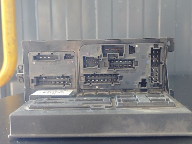 bontott MERCEDES-BENZ E-CLASS Biztosítéktábla Motortér