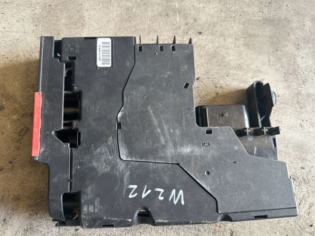 bontott MERCEDES-BENZ E-CLASS Biztosítéktábla Motortér