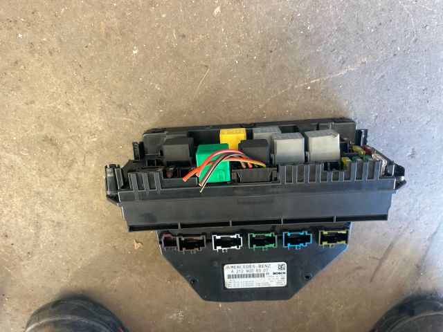 bontott MERCEDES-BENZ E-CLASS Biztosítéktábla Motortér