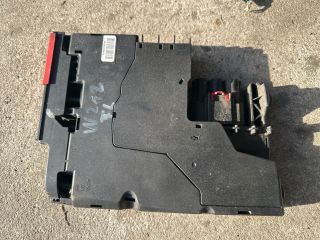 bontott MERCEDES-BENZ E-CLASS Biztosítéktábla Motortér