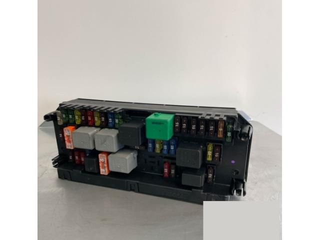 bontott MERCEDES-BENZ E-CLASS Biztosítéktábla Motortér