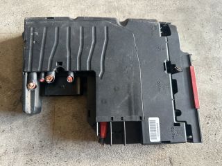 bontott MERCEDES-BENZ E-CLASS Biztosítéktábla Motortér