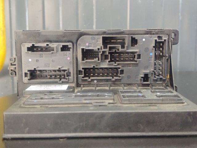 bontott MERCEDES-BENZ E-CLASS Biztosítéktábla Motortér