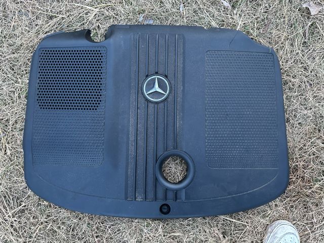 bontott MERCEDES-BENZ E-CLASS Felső Motorburkolat