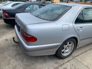 bontott MERCEDES-BENZ E-CLASS Hátsó Bölcső