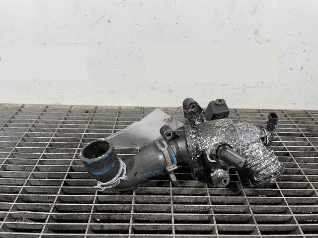 bontott MERCEDES-BENZ E-CLASS Hengerfej Vízkivezető