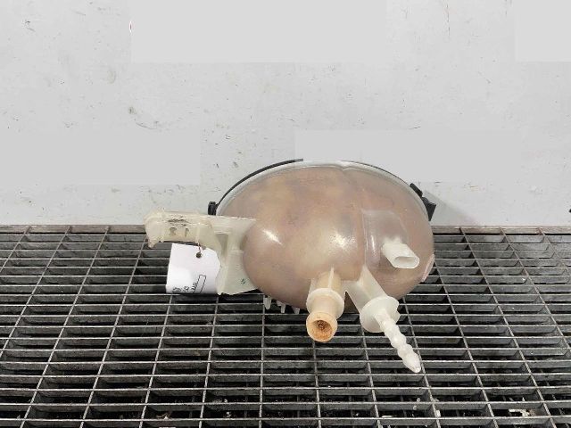 bontott MERCEDES-BENZ E-CLASS Kiegyenlítő Tartály