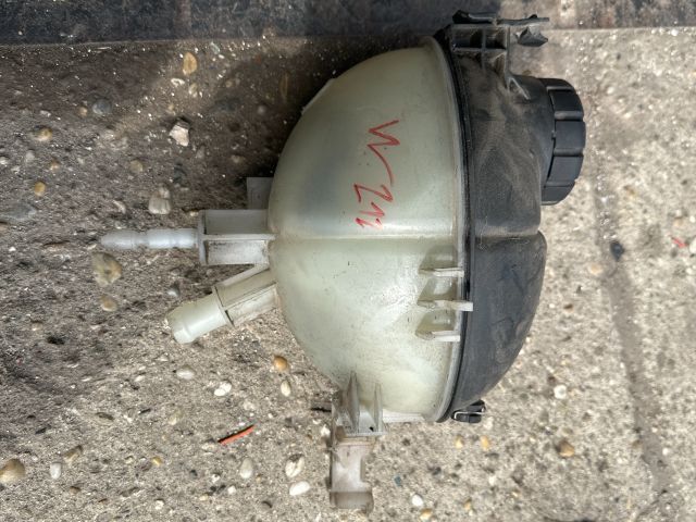 bontott MERCEDES-BENZ E-CLASS Kiegyenlítő Tartály