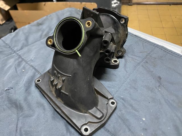 bontott MERCEDES-BENZ E-CLASS Légbeömlő Cső